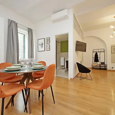 Modern Flat In Termini Station 아파트